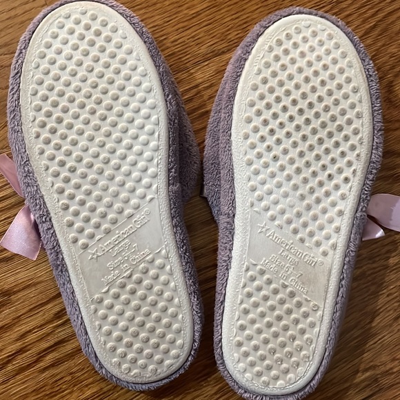 American Girl Slippers large size 5 1/2 - 7 Lavender with bow House slippers - Picture 4 of 5